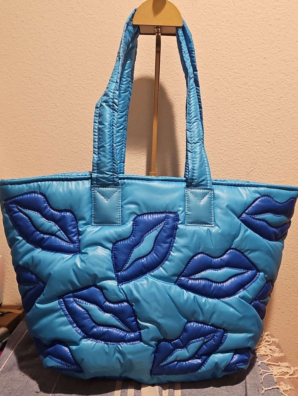 Wildfox Tote With Lip Design - Picture 2 of 8